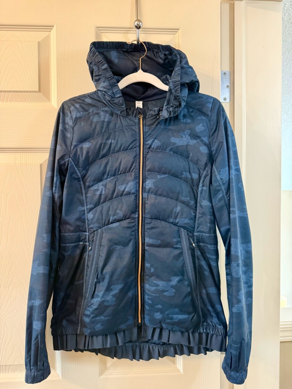 💙Lululemon Oil Slick Camo Spring Fling Puffy Windbreaker size 6💙